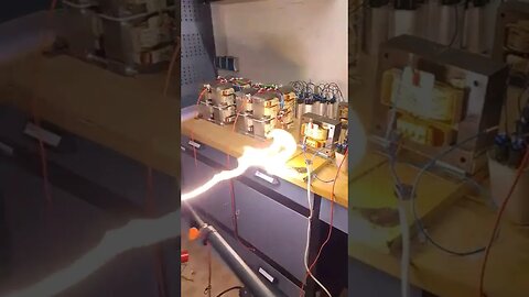 Dangerous experiments with Micro wave oven MOT transformers #shorts