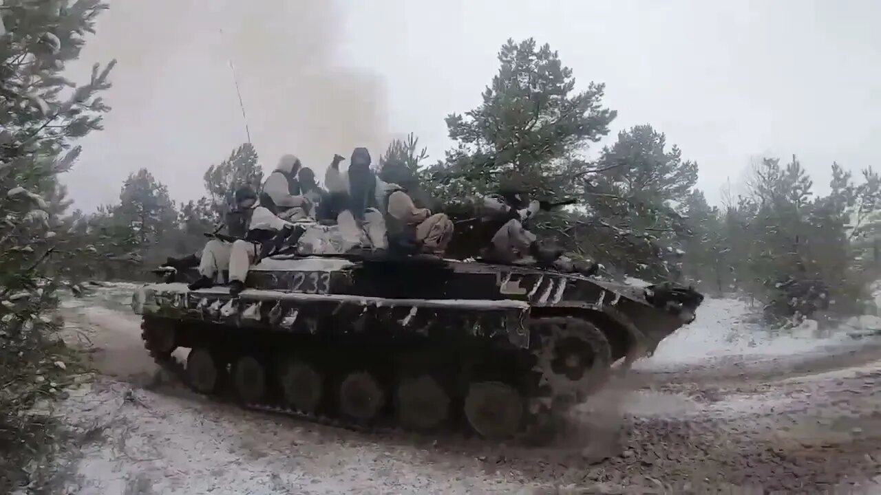 Russian reservists practiced urban combat in blistering snow in Belarus: T-80BV, BMP-2M