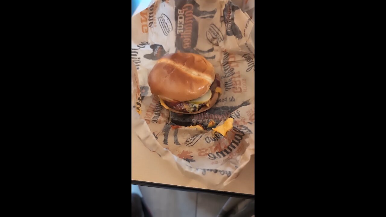Harvey's makes a hamburger 🍔 a beautiful thing