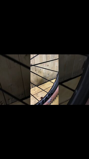 Look at these crazy wheels! Any guesses what bike they came on? #mtb