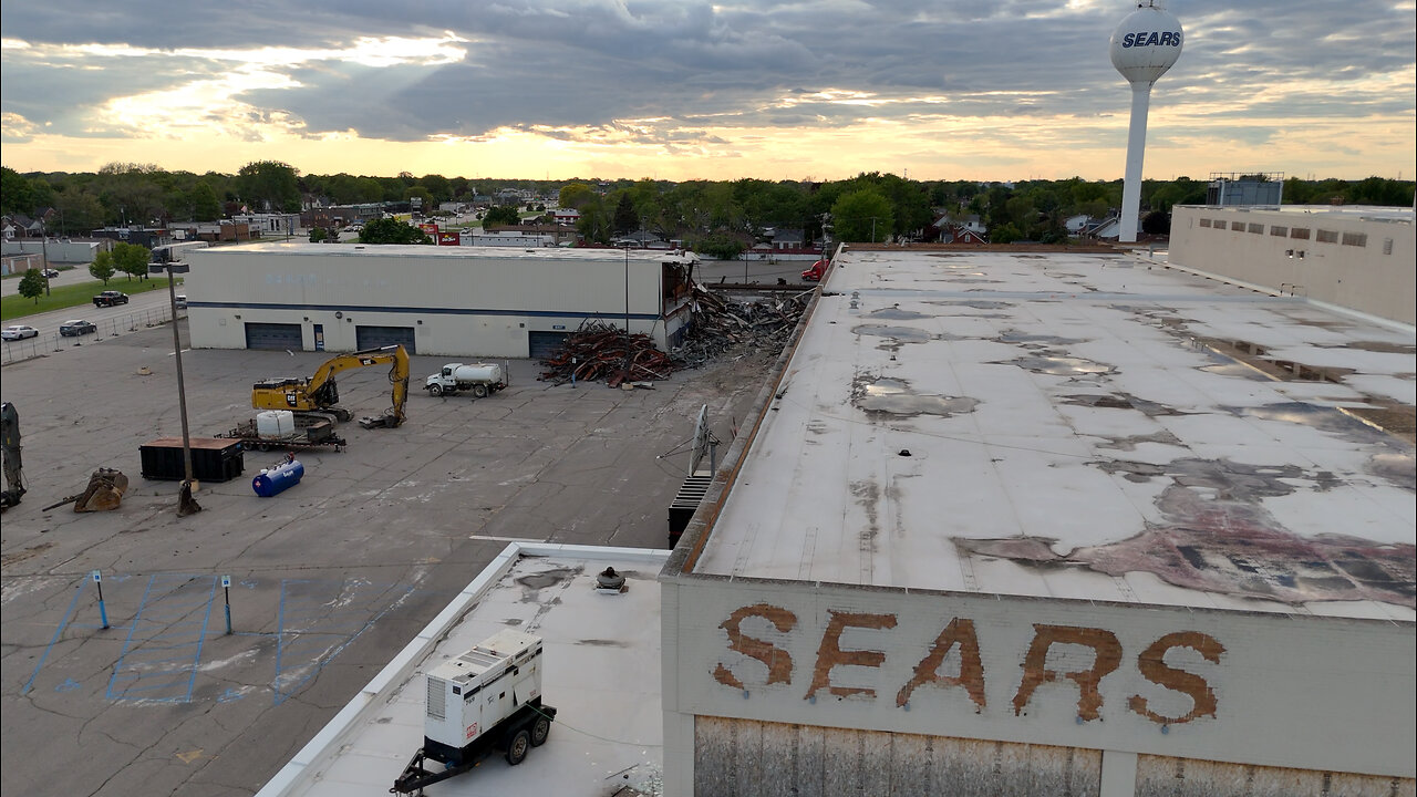 Demolition of Former Sears in Lincoln Park, Michigan Begins