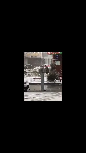★★★ Undetonated Russian rocket hits the city of Kharkiv, Konniy Rinok