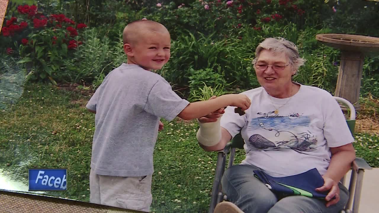 Green Bay woman honors mom's memory during Walk to End Alzheimer's