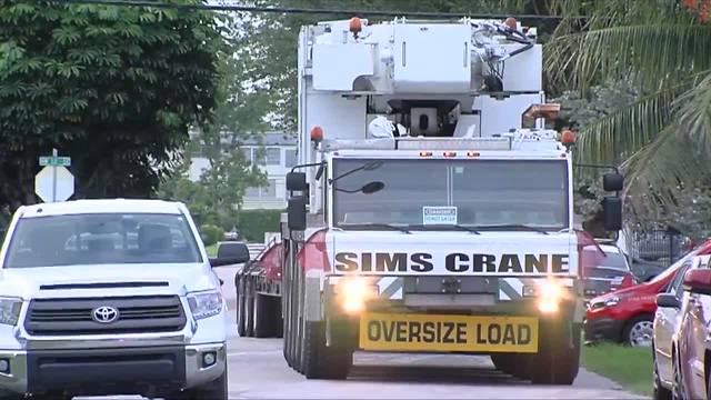 2 injured when crane collapses in Lauderhill