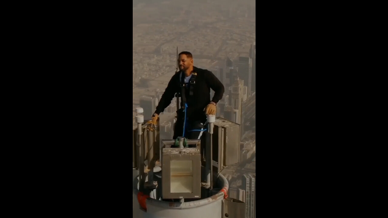 WILL SMITH STAND ON BURJ KHALIFA