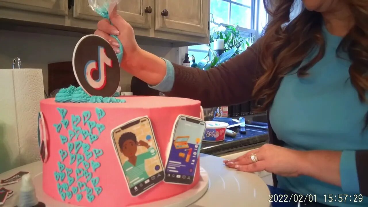 Decorating the TikTok Cake