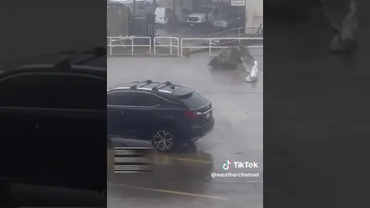 they are taking a direct Hit 🎯 hope everyone is safe 🙏
