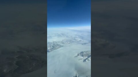 Flying over #groenland enroute to #france #amazing spots