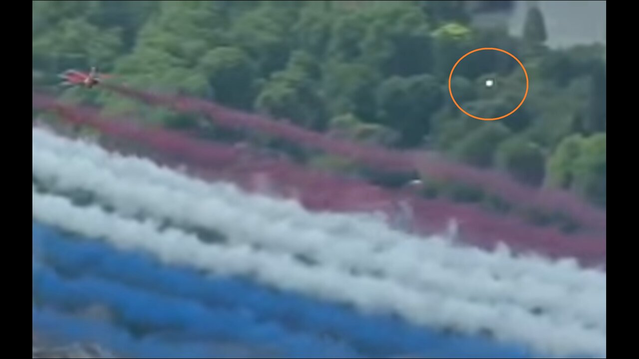 UFO Near Red Arrows At The Queen's Jubilee 2022