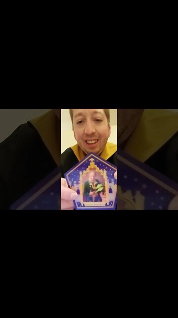 Chocolate frog review #lifestyleinfluencer #vlogger #hufflepuff #cosplay