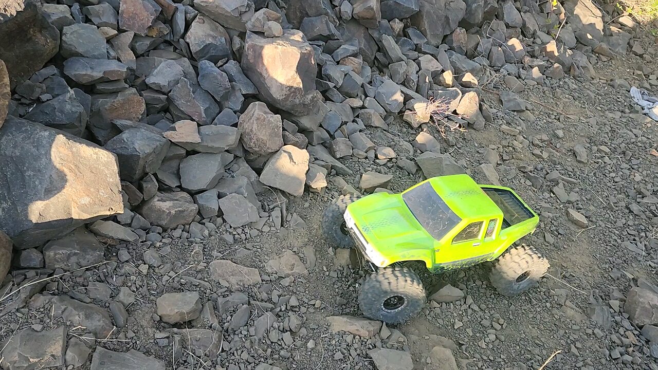 Scx6 on the rocks