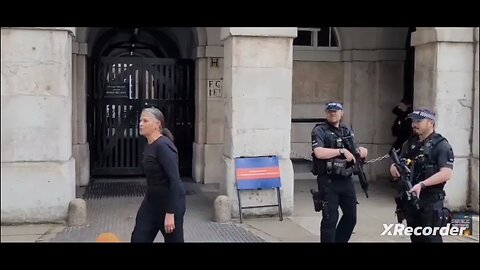 Guard scream get back in tourist face #horseguardsparade