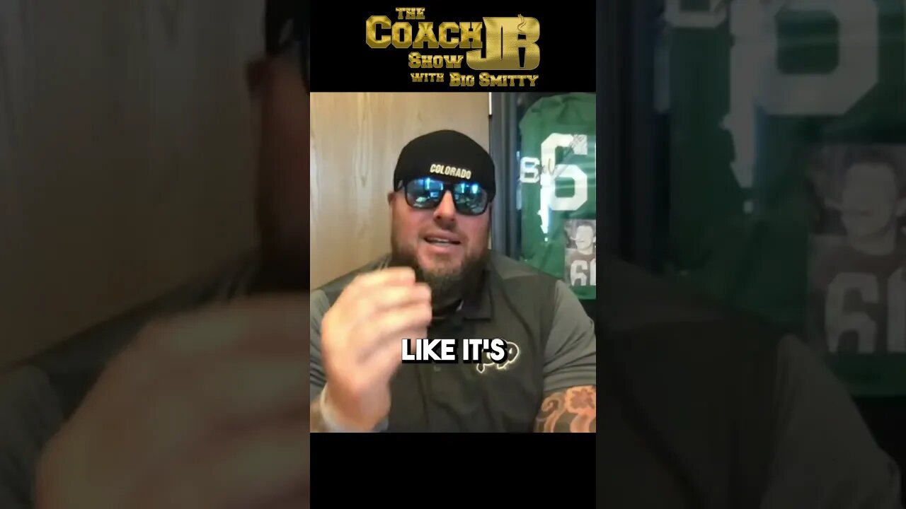 AARON RODGERS SMOKES WEED!