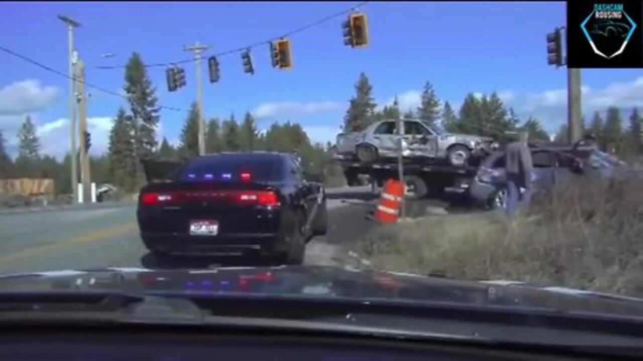 Tow truck loses control hits car on the side of the road