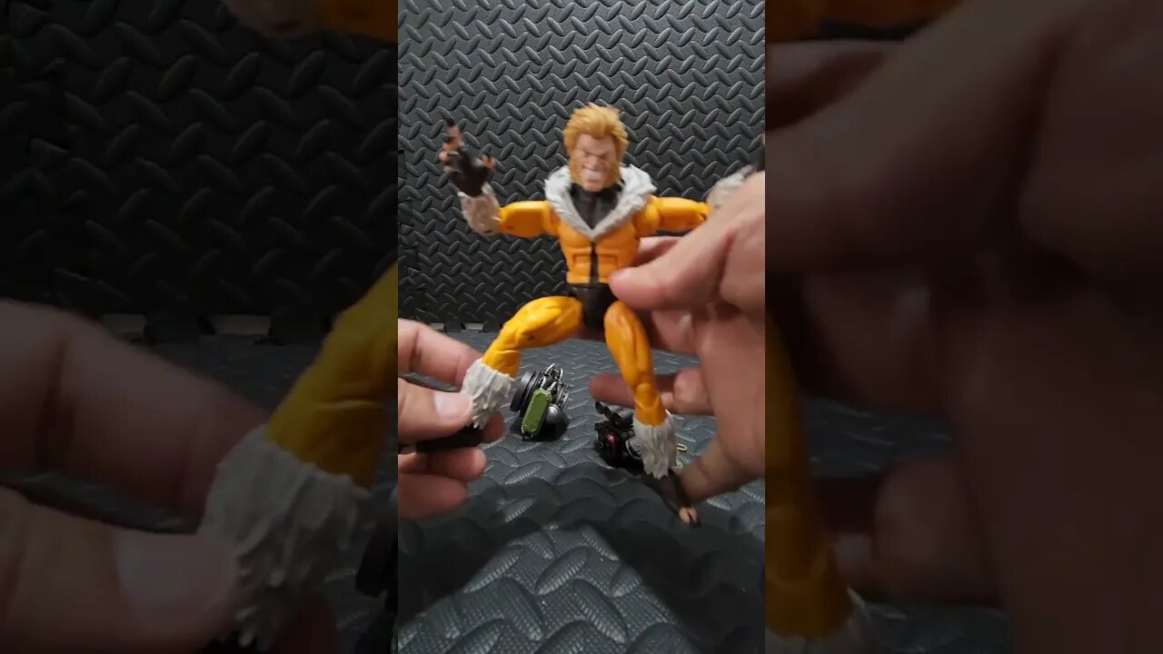 Marvel Legends Sabertooth VS Marvel Select Sabertooth unboxing