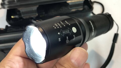 Sunperlon 800 Lumens CREE LED Zoomable Tactical Flashlight review and giveaway