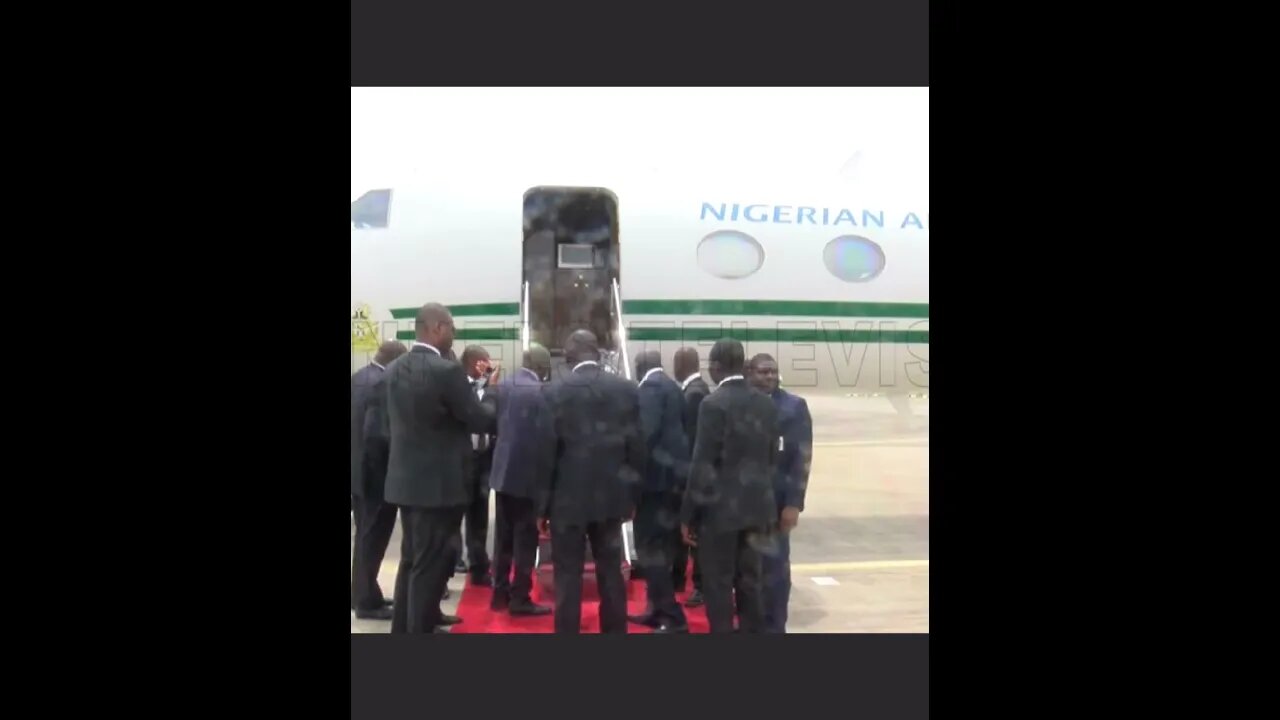 President Buhari departure:Now on his way to his farm Daura kastina state__subscribe pls