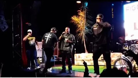 Figummuity World chants “F*** No Jumper!” at LIVE SHOW‼️😮