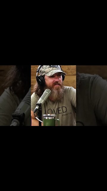 Jase Robertson Inhales 12 Donuts in 2 Minutes