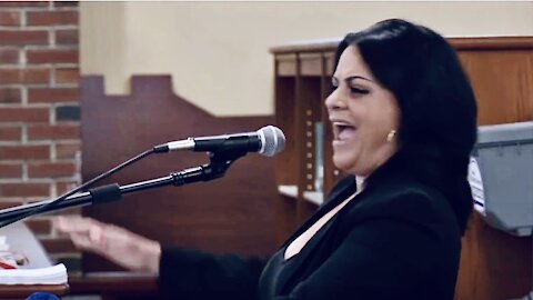 Angry Mom Blasts Critical Race Theory at School Board Meeting - New York
