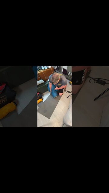 How to roll a 💤 Sleeping Bag up. No 🎭 #preparation #backpacking #nature