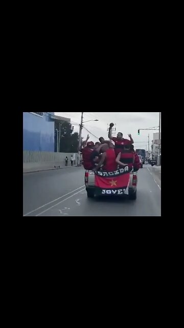 Caravana de organizada do Flamengo em Guayaquil