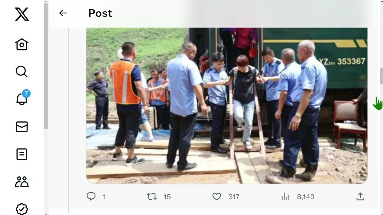 在中國，共產黨員被視為社會的先鋒隊