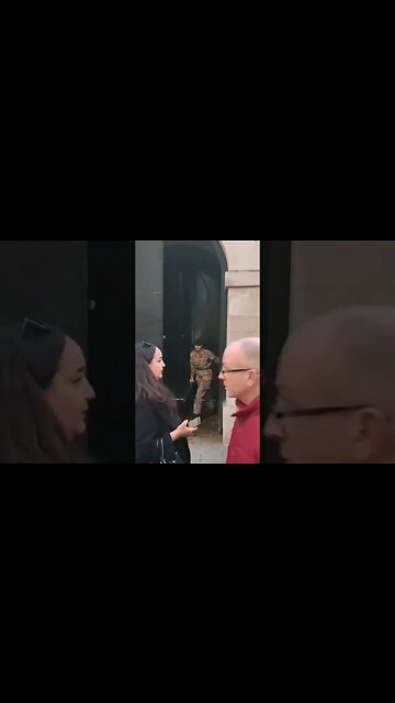 Taking the beware sign in at end of day #thekingsguard