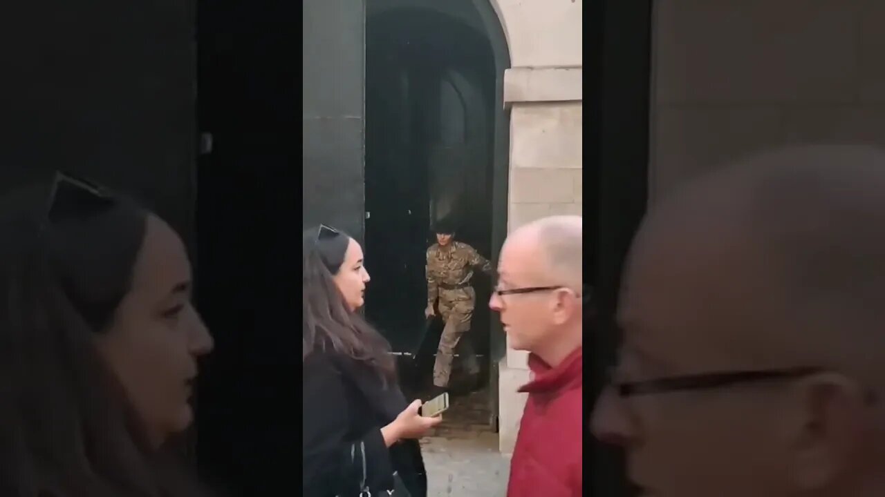 Taking the beware sign in at end of day #thekingsguard