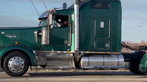 🇺🇸 WOW! 70 Miles long. People’s Convoy arrives in Indiana. Six more convoys to join.