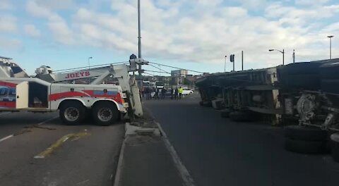 Cyclist rescued from under truck (pgY)