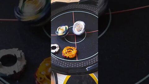 loucura total #batalhadebeyblade #beybladeburst #beyblade