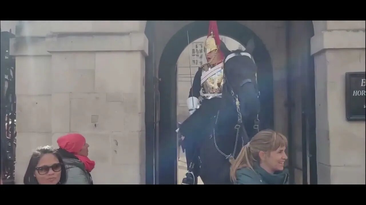 THIRTEEN EASTER 🐣 SHOUTS GET BACK. GET OFF THE REINS. #horseguardsparade