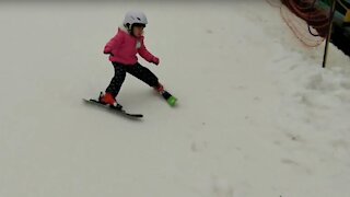 A 4 year-old girl showcased her ski skills on her second year