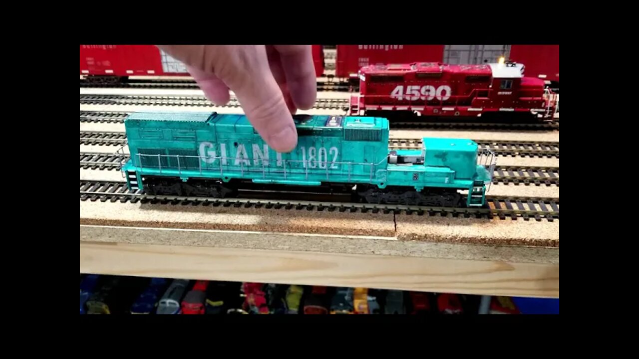 2021 Holiday Special 3rd Preview Athearn Blue Box SD40T-2