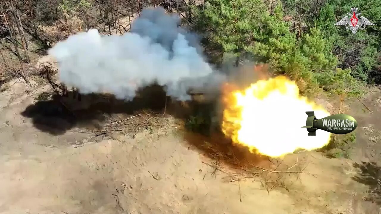 Russia's enormous Giatsint-S self propelled artillery system in action