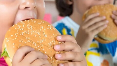 Parents Risk The Lives of Their Children | American Kids Got Fatter This Year