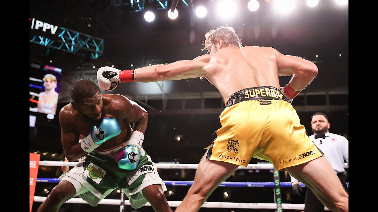 Fight Junkie: Floyd Mayweather & Logan Paul Go 8 Rounds In Exhibition!