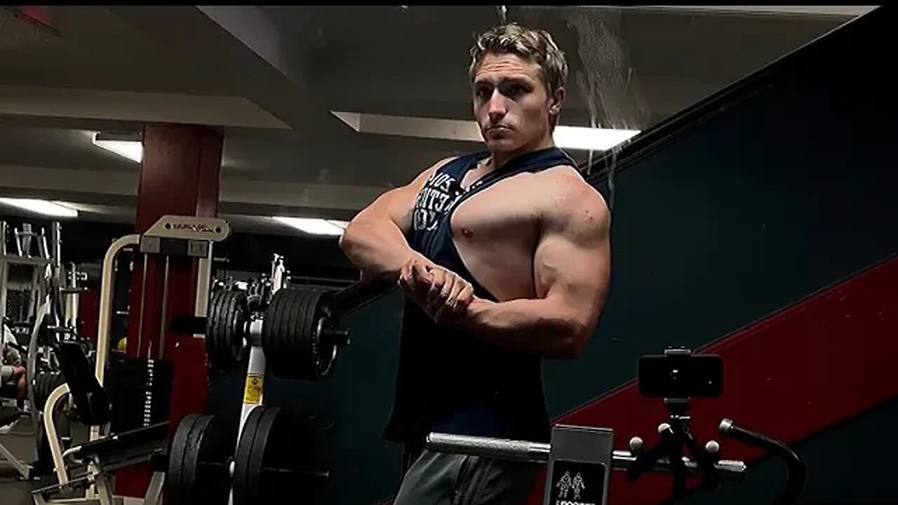 Growing my back (19 yr old natural bodybuilder) currently bulking