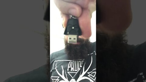 Pendrive com arquivos do lado sombrio da força!!!