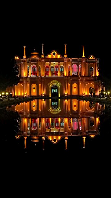 Самое красивое отражение в саду Фатхабад, Керман