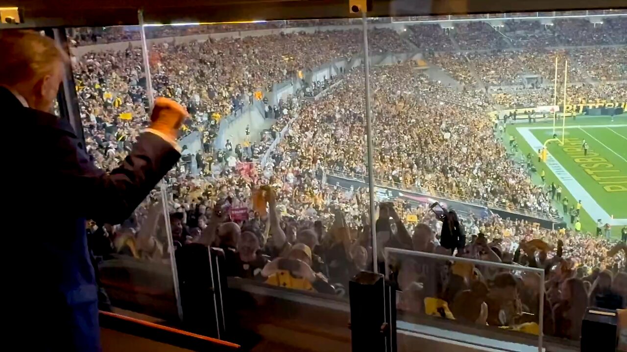 President Trump gets a heroes welcome at the Steelers game!