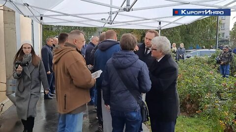 Призывников и добровольцев торжественно проводили на службу у сестрорецкого военкомата