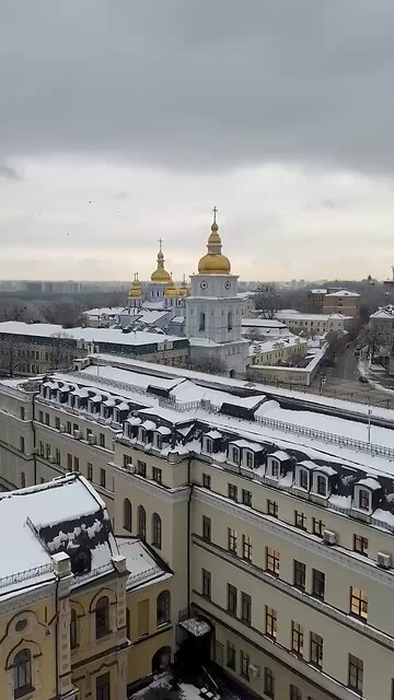 UKRAINE 🇺🇦 Air raid sirens sounding off around Kiev.