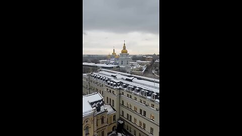 UKRAINE 🇺🇦 Air raid sirens sounding off around Kiev.