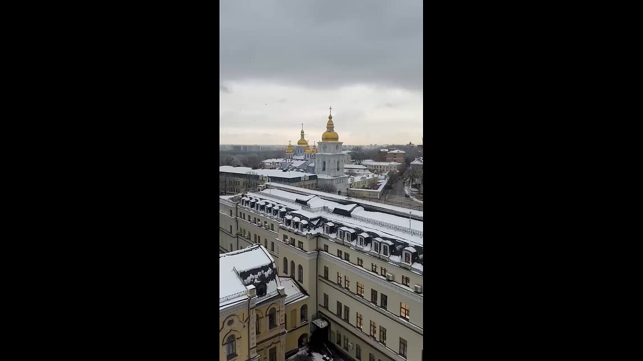 UKRAINE 🇺🇦 Air raid sirens sounding off around Kiev.