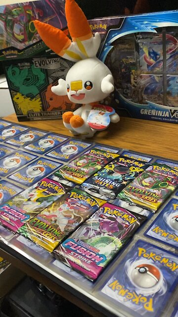 Pokémon Random Pack Opening!! 11/15/2021