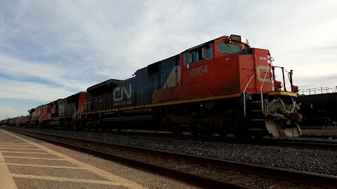 CN 8954, CN 5668 & CN 2241 Engines Manifest Train Westbound In Sarnia