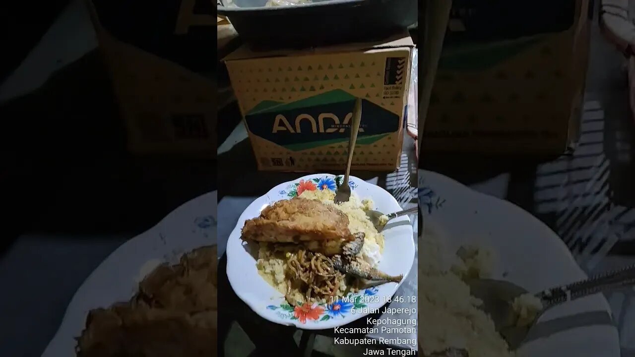 Makan nasi jagung oseng mlanding ma gereh Mak nyos...Area Jetak Lasem Rembang