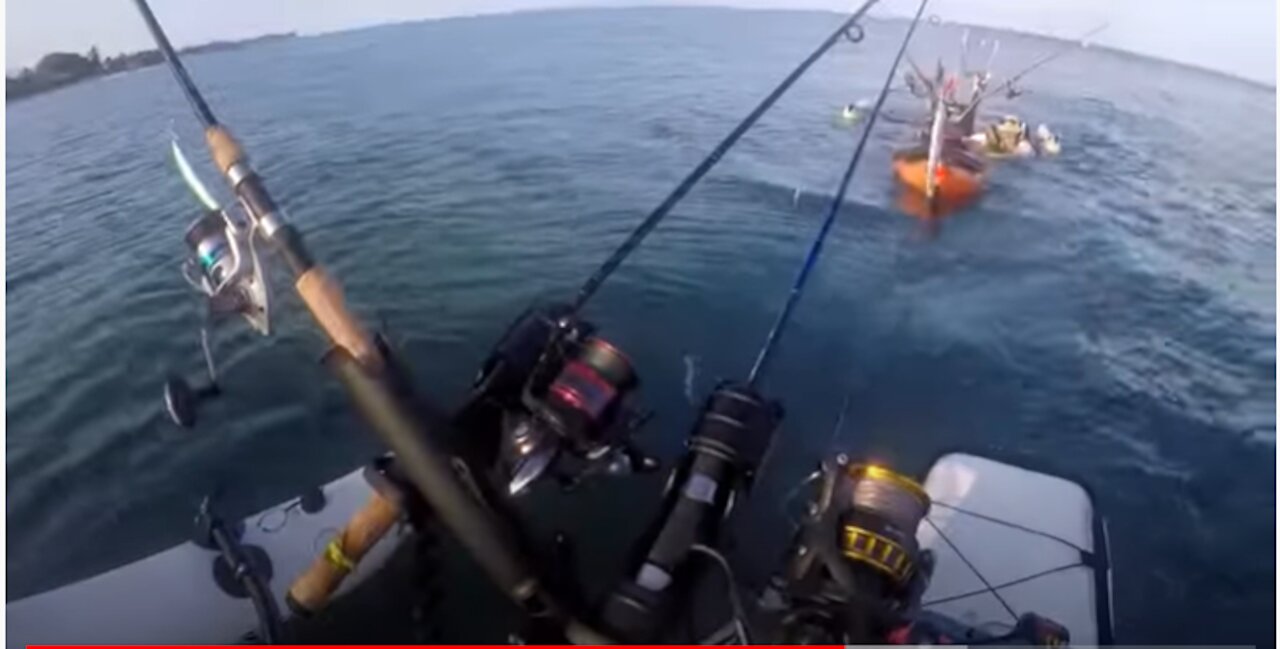 KAYAK SINKING! towing a drowned kayak in the sea